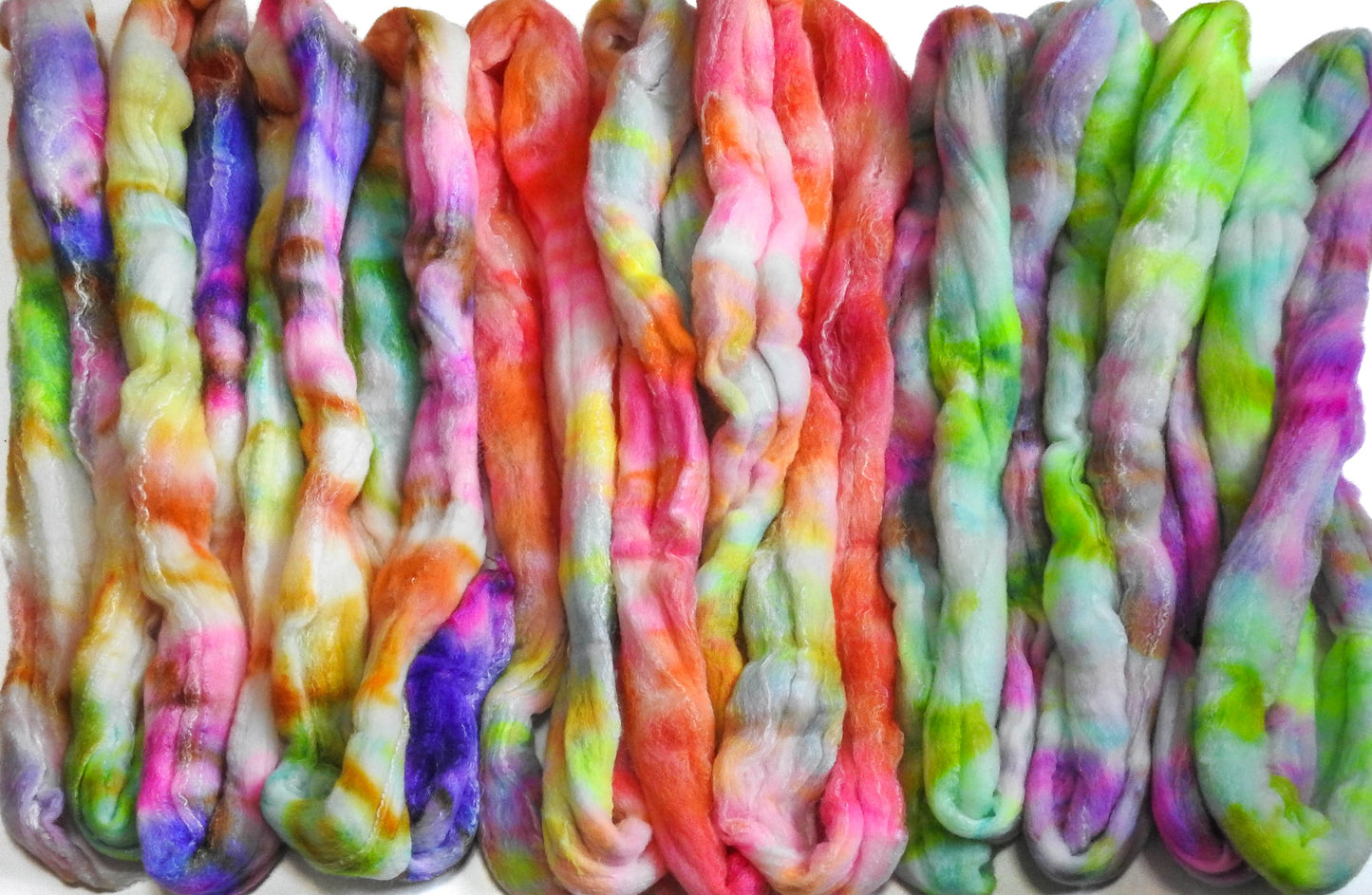 Dreamy - Gradient Braid Set -(5.7 oz).-Batt in a Braid #41 -Llama / Merino ( 18 mic.)/ Mulberry silk/ Stellina (40/30/25/5)