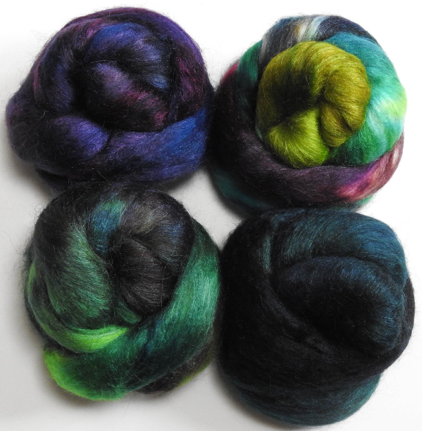 Sweet Basil - Gradient Braid Set -(5.9 oz) - Batt in a Braid #10 (Merino/Kid mohair/Corriedale/ silk- 25/25/25/25)
