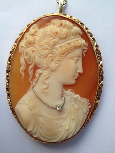 Cameo - Sticklebatts (3.9 oz.) - 30% Local Border Leicester fleece; merino, alpaca, pearl fiber, silk, bamboo, silk noil - Inglenook Fibers