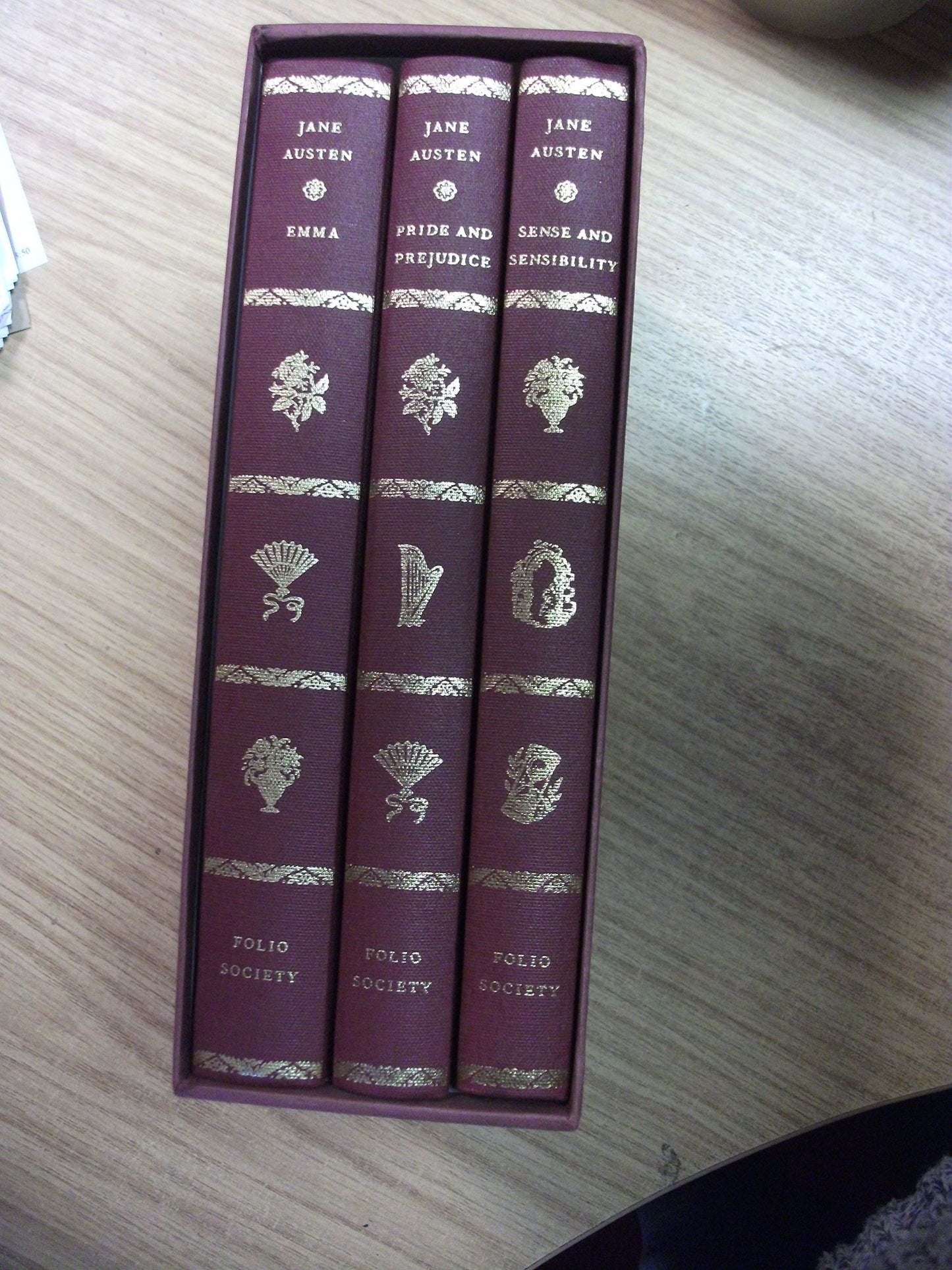 Bibliophile Blends -Austen - Merino/Mulberry Silk/ Black Baby Alpaca  (60/25/15)