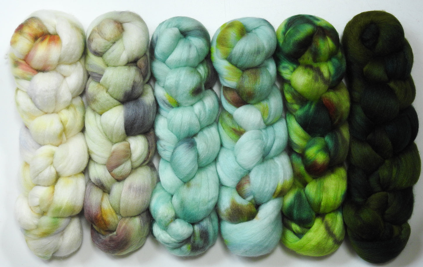 Snowdrop -Gradient Braid Set - (8.4 oz.) Batt in a Braid #56- Superfine Merino/Tussah Silk/ CASHMERE (60/25/15)