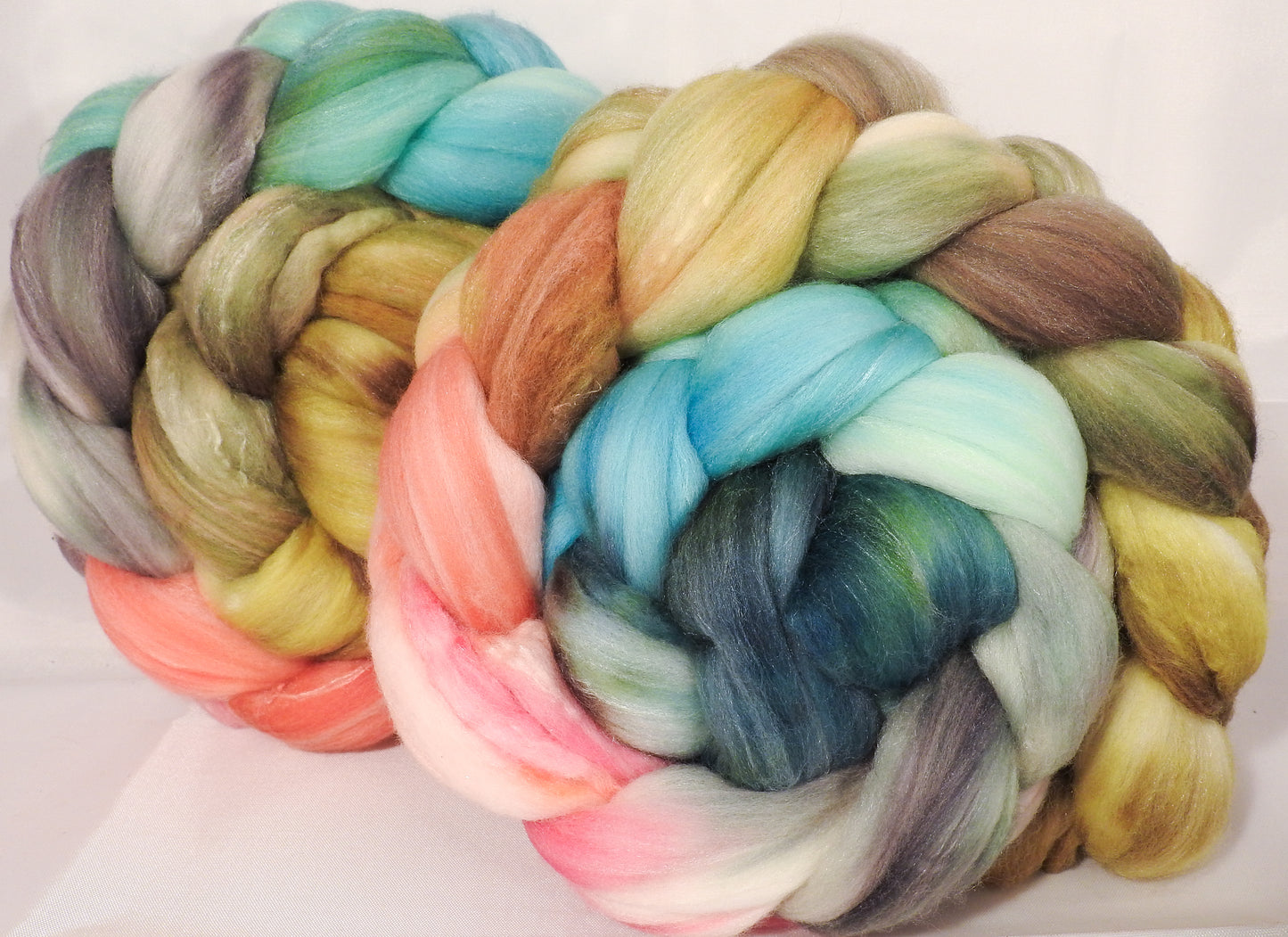 Batt in a Braid #35 -Shabby Chic- (5 oz.)Sw Merino (18.5 mic) /Merino (18.5 mic) /tussah Silk ( 40/40/20 ) - Inglenook Fibers