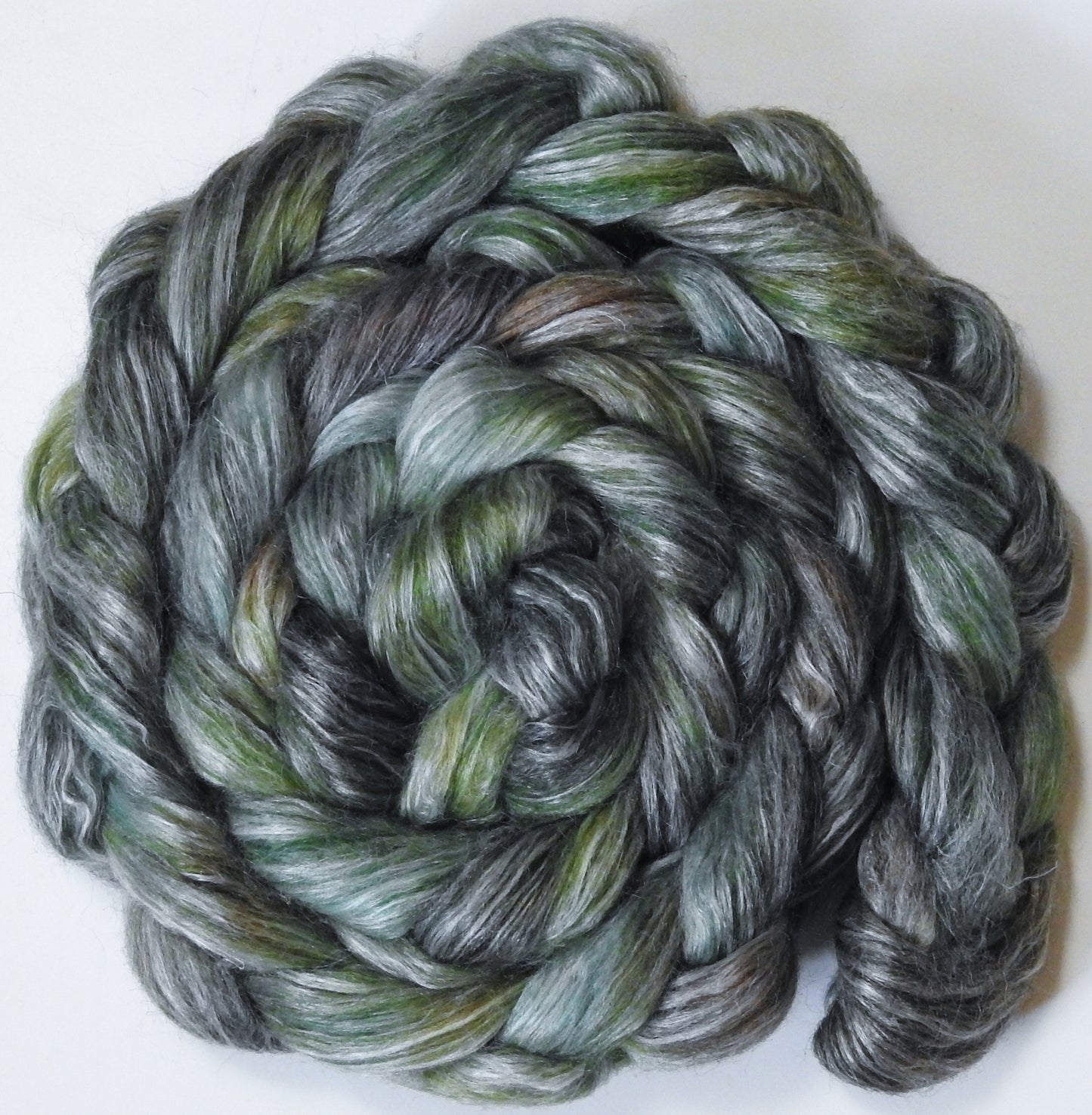 (5.5 oz.)- White-faced Woodland/ Ramie/ Llama/ Bamboo (35/35/15/15)-