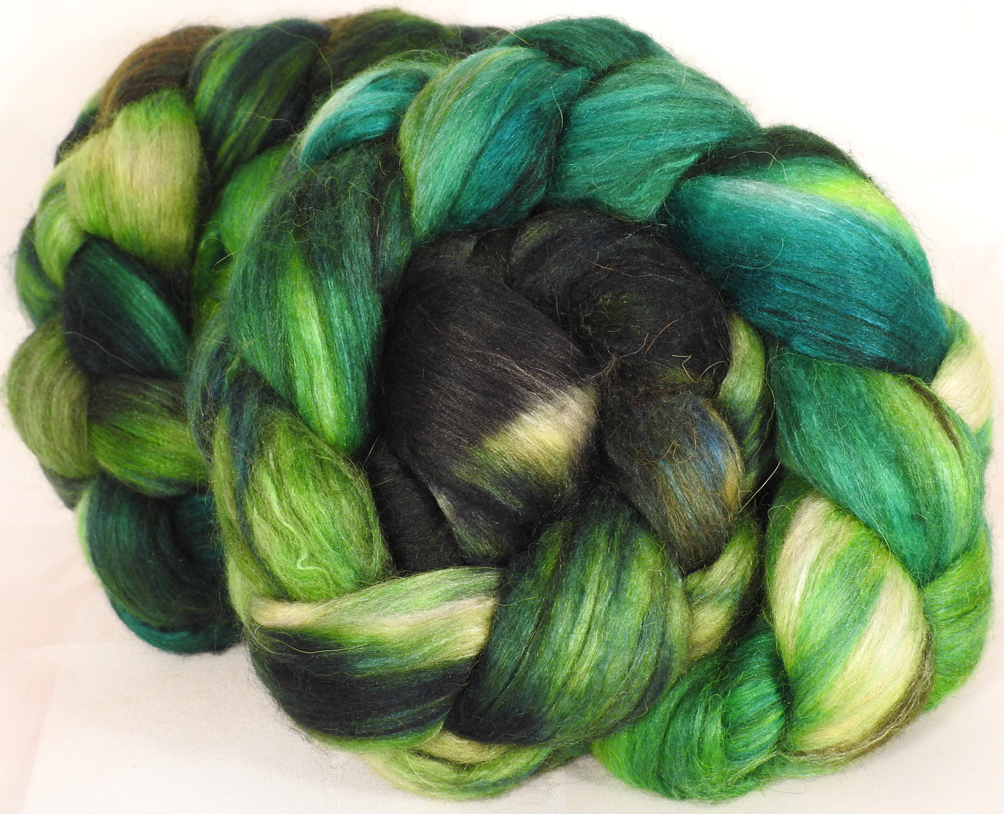 Batt in a Braid #40-Brussel Sprout -YAK / Baby Alpaca / Mulberry silk/ Merino ( 18 mic)(30/30/30/10) - Inglenook Fibers