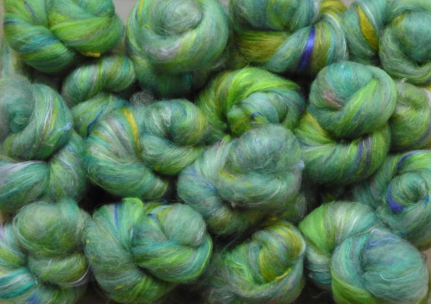 Non-sparkle Sticklebatts - Tree Dragon (3.6 oz) - 30% Bond fleece; merino, polwarth, silk, bamboo, silk noil