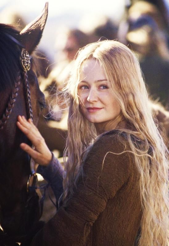 Lady Éowyn (5.5 oz) - Polwarth / Tussah silk (85/15)