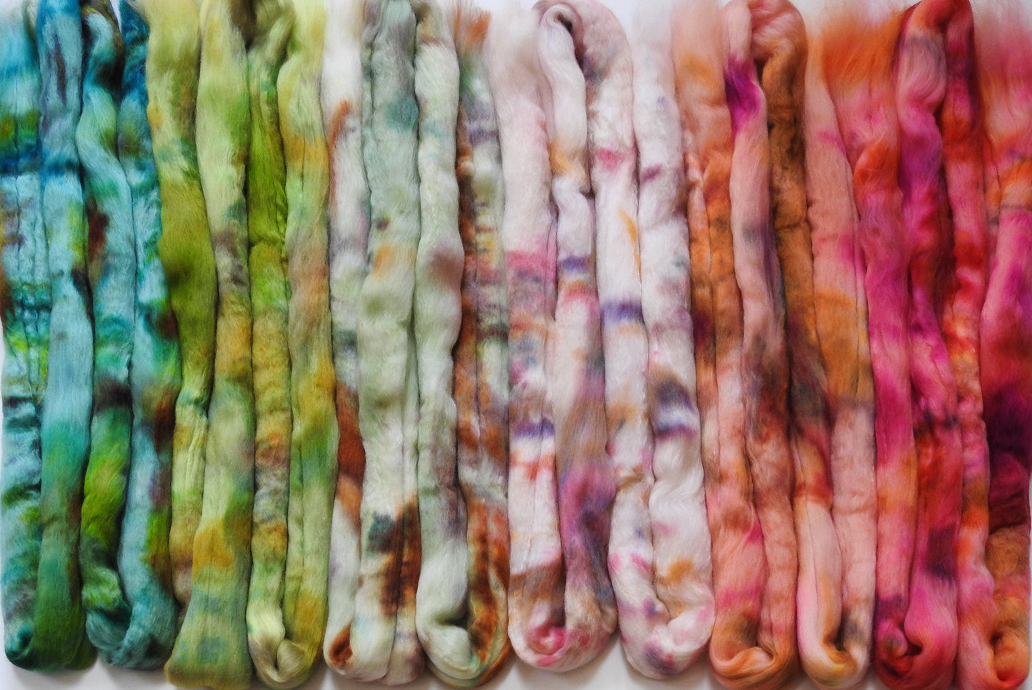 Flowering Quince Dyed Gradient Set (9 oz) - Polwarth / Tussah silk (85/15)