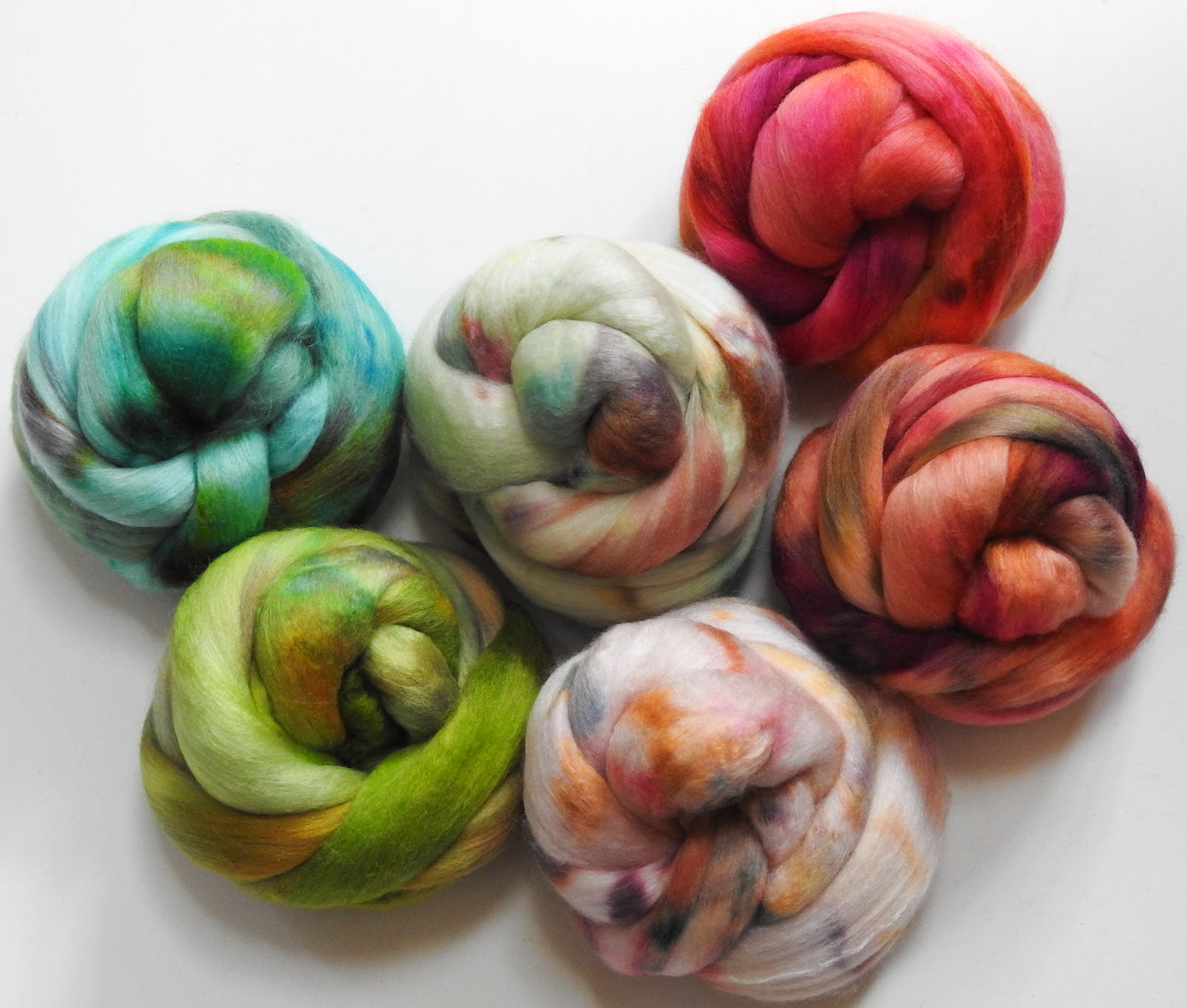 Flowering Quince Dyed Gradient Set (7.9 oz) - Pearl Haunui / Mulberry Silk (70/30)