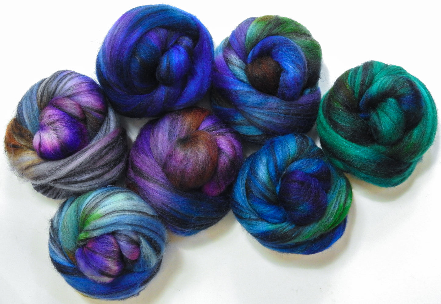 Mermaid Roof - Dyed Gradient Set -(10 oz) - Batt in a Braid #68-Lt. Grey Shetland/ Falkland Merino / Black tussah silk (45/30/25)
