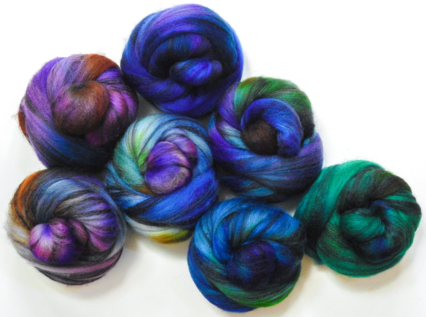 Mermaid Roof - Dyed Gradient Set -(10 oz) - Batt in a Braid #68-Lt. Grey Shetland/ Falkland Merino / Black tussah silk (45/30/25)