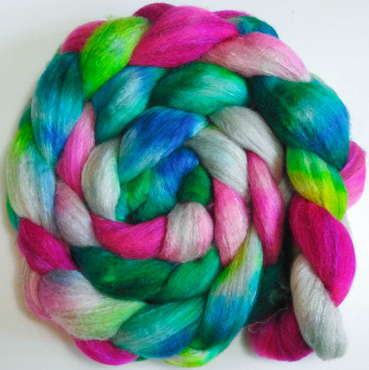 Malibu Beach -(5.7 oz)-Batt in a Braid #27- Lt. Grey Shetland/ Falkland Merino / tussah silk (50/25/25)