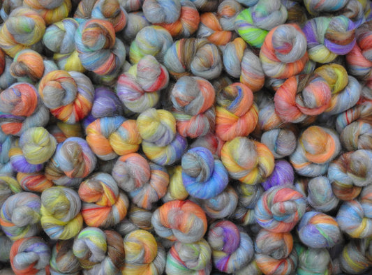 Henneth Annûn - (4 oz) Sparkle Sticklebatts - Corriedale X Southdown fleece, merino, wensleydale, silk,  angelina