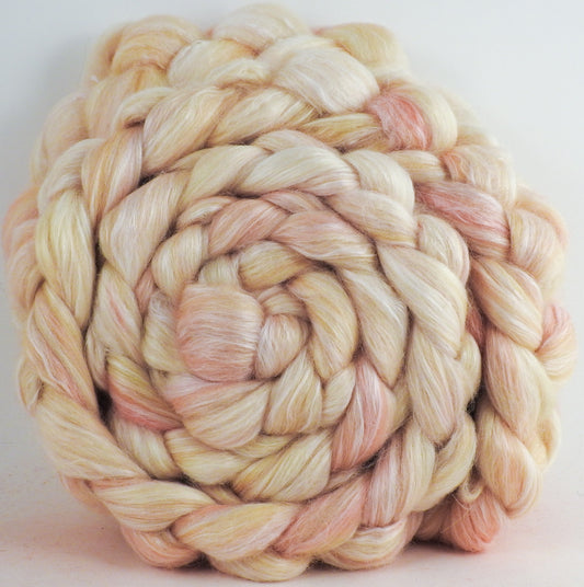 White-faced Woodland/ Ramie/ Llama/ Bamboo (35/35/15/15) - Shortbread- (5.4 oz.)
